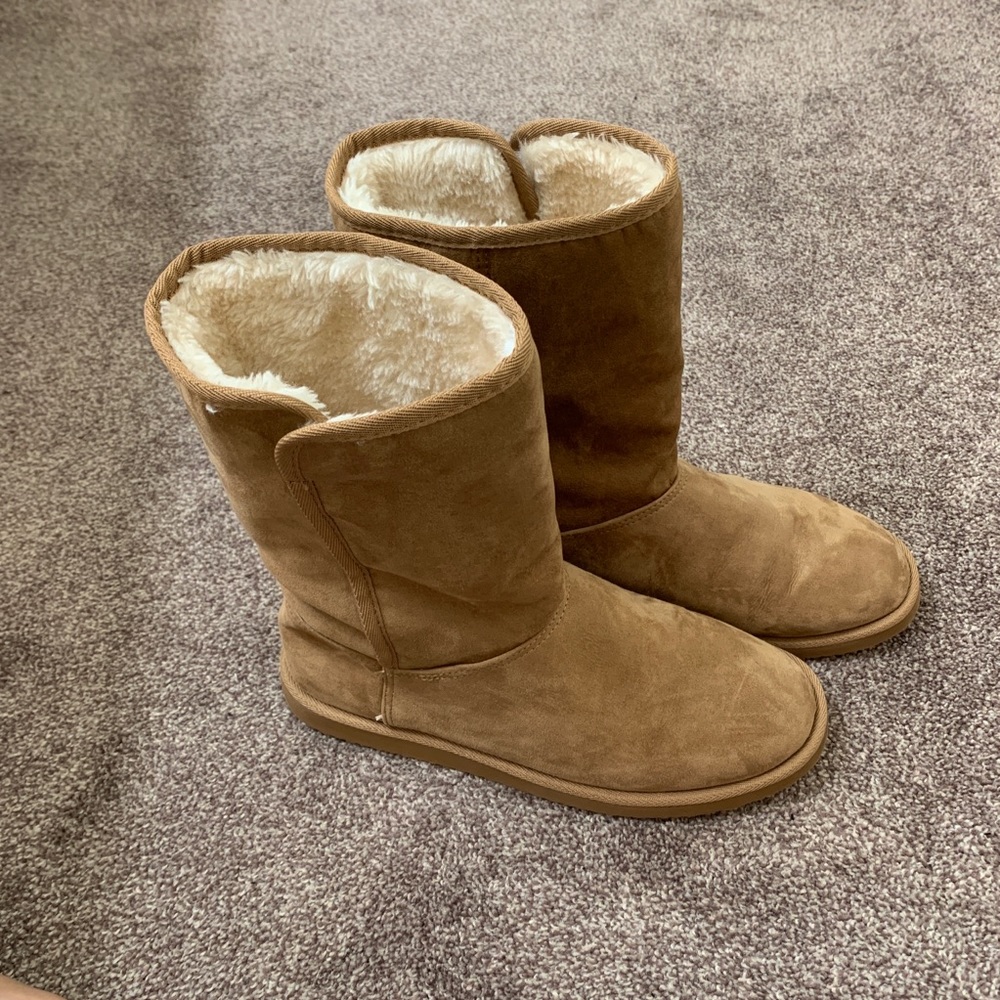 Super cute tan faux fur warm winter boots
